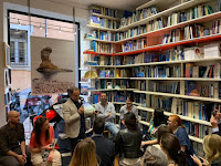 Erica e il suo libro Un anno in barcastop