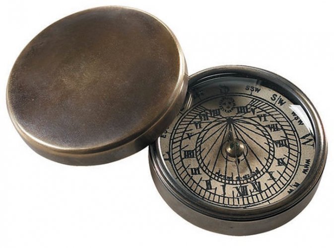 Bussola meridiana bronzata con coperchio
