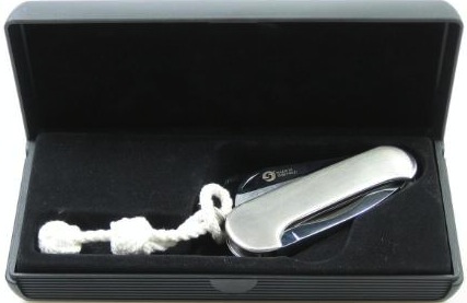 Captain knife in woodbox W3007