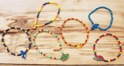 Collanina in legno vari colori e soggetti marini