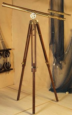 Cannocchiale da terra in ottone con treppiede in legno e ottone
