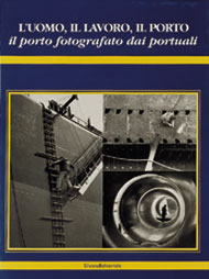 Uomo, il lavoro, il porto