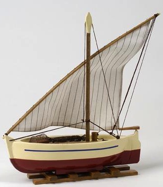 Gozzo a vela latina scafo rosso