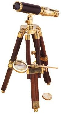 Cannocchiale in ottone e legno con treppiede in legno e lente d'ingrandimento