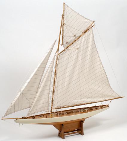 Columbia scafo bianco