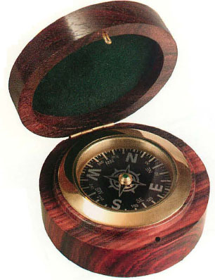 Bussola in scatola di legno