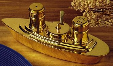Nave salsiera con sale e pepe in ottone