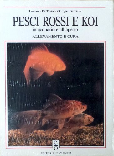Pesci rossi e koi in acquario e all'aperto