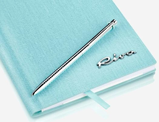 Rivanotes in mambo con penna