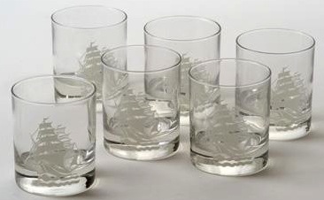 Bicchiere acqua con veliero